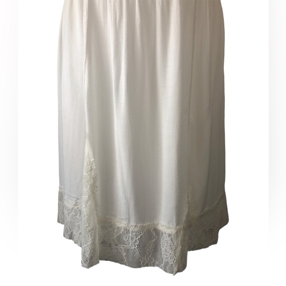 Women's Intimately Free People White Textured Fabric Lacy Mini Dress. Size XS - Picture 5 of 16